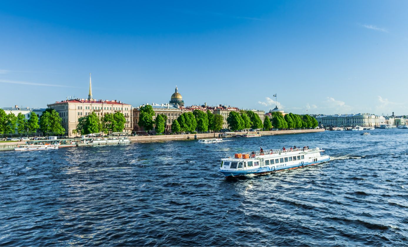 ทัวร์รัสเซีย มอสโก เซ็นต์ปีเตอร์สเบิร์ก พระราชวังเครมลิน จัตุรัสแดง มหาวิหารเซนต์บาซิล ล่องเรือแม่น้ำเนวา นั่งรถไฟความเร็วสูง